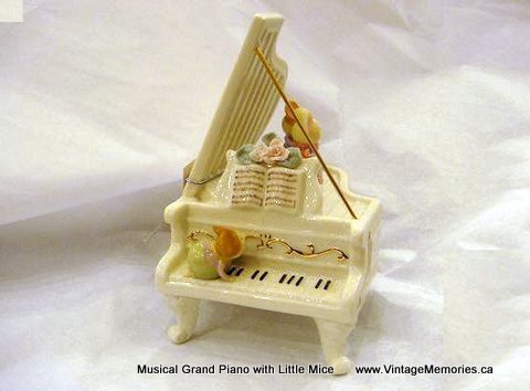 porcelain_Musical Grand Piano with Little Mice